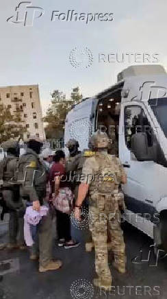 U.S. border patrol agents conduct raid in Los Angeles