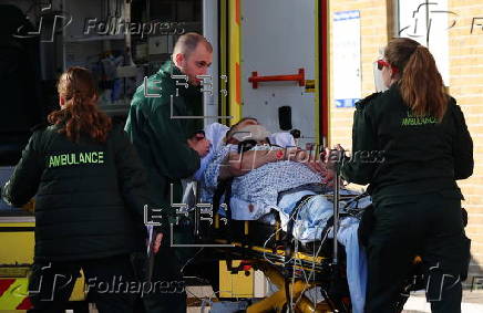 Hospitals in England look to shed jobs to cut costs