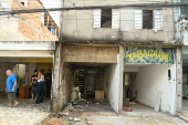 Agentes da subprefeitura de Itaquera e GCMs inspecionam casas para demolição