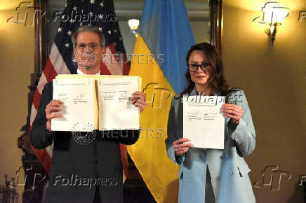 U.S. Treasury Secretary Bessent and Ukrainian First Deputy Prime Minister Svyrydenko sign a deal in Washington