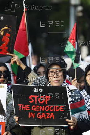 Pro Palestinians protest outside the US embassy in Jakarta