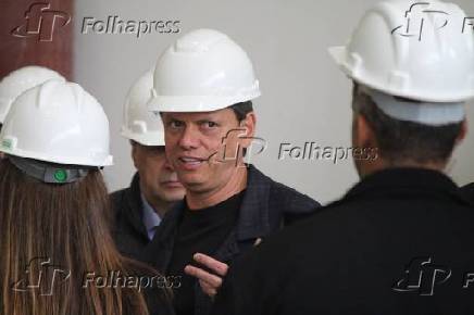 Governador Tarcisio entrega 1° trem para linha 6 do metrô - SP