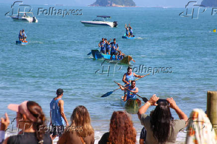 Corrida de canoa no 30º Festival do Camarão da Almada