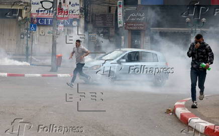 Dozens of Palestinians injured after Israeli forces raid West Bank city of Nablus
