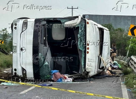 Several people died while traveling on a passenger bus, in Hualahuises