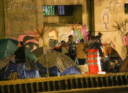 Moradores do Complexo 9 de Julho (SP).