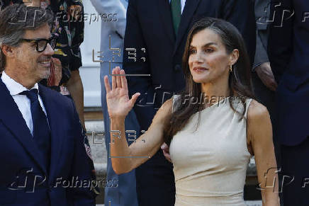 La reina Letizia recibe a una representación de 'Artículo 14'