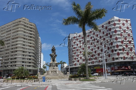 Vista da praça da Independência, em Santos, litoral de São Paulo