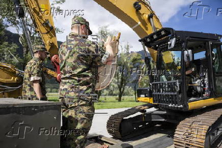 Swiss village buried after collapse of glacier