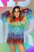 Wanessa Camargo brilha em camarote da Parada do Orgulho