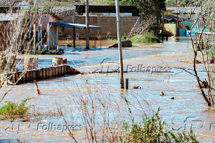 As chuvas aumentaram o nível do rio Jacuí, que ultrapassou a cota de inundação nas ilhas de Porto Alegre  - RS