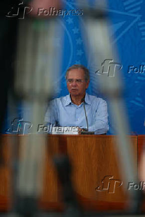 Paulo Guedes durante entrevista no Palácio do Planalto