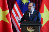 The Prime Minister of Vietnam meets his Malaysian counterpart during his visit to Malaysia