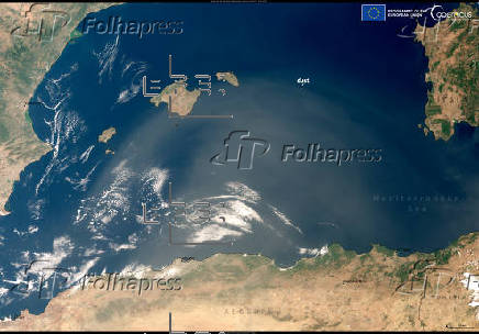 Una columna de polvo sahariano se desplaza hacia el norte por el Mediterráneo occidental