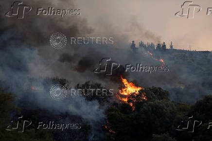 Wildfire burns houses, factories forcing evacuations near Patras