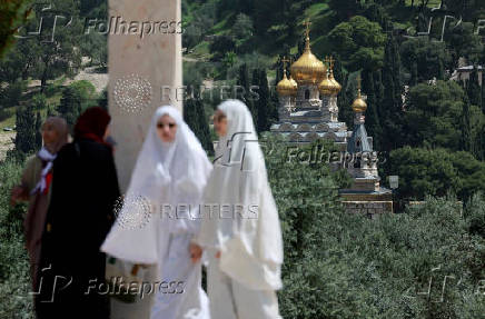 Folhapress - Fotos - Muslim Palestinians hold last Friday prayer of ...