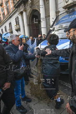 Police clash with security decree demonstrators in Naples