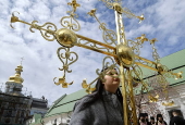 Installation of the cross on Kyiv's Trinity Gate Church after restorarion