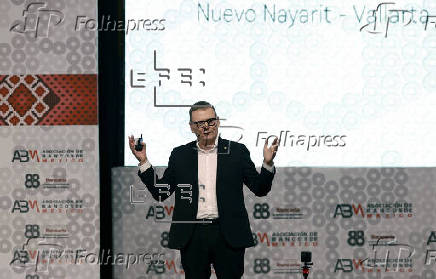 Nobel Robinson subraya necesidad de instituciones sólidas para el desarrollo en México