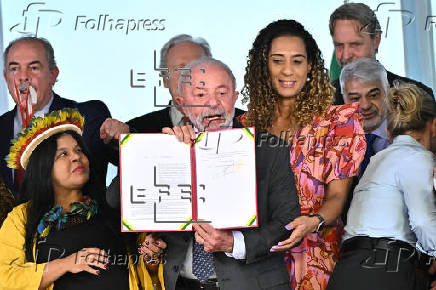 Lula sanciona una ley que reserva un 30 % de los cargos públicos a negros e indígenas