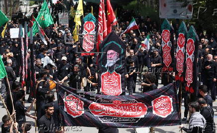 Supporting rally for Iranian supreme leader on Tasua day in Tehran