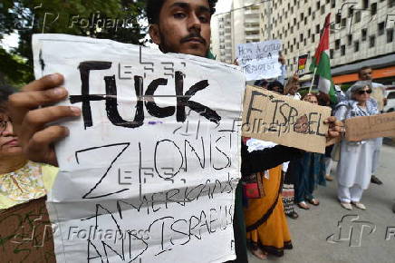 Civil society activists rally in solidarity with the Palestinian people