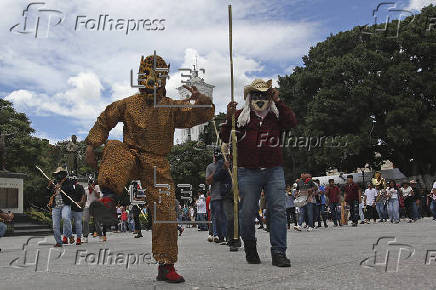 Danzantes conmemoran el Día Internacional de los Pueblos Indígenas en suroeste de México