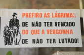 Placa com ditado popular, em São