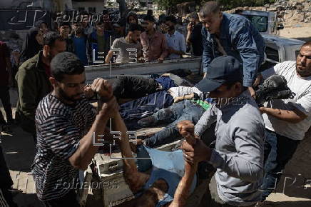 Over 25 killed in Israeli airstrike on restaurant, market in Gaza
