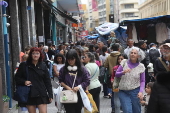 Movimentação na Rua 25 de Março em São Paulo