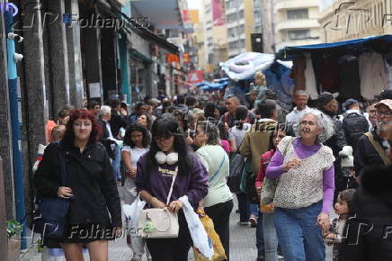 Movimentação na Rua 25 de Março em São Paulo