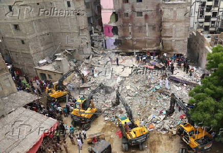 Residential building collapses in Karachi