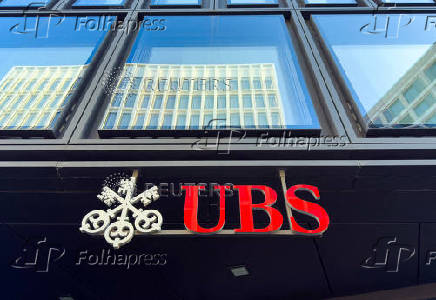 FILE PHOTO: FILE PHOTO: A logo of Swiss bank UBS is seen in Zurich
