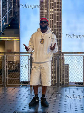 Odumodublvck visitou o empire state building para celebrar o novo single ?pity this boy? ft. Victony.