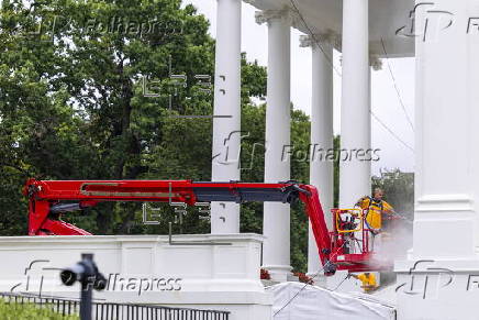 White House undergoes pressure washing in Washington