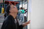 Abren los centros de voto en Venezuela para las elecciones regionales y legislativas