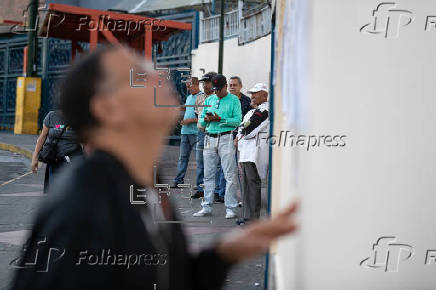 Abren los centros de voto en Venezuela para las elecciones regionales y legislativas
