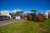 Agricultores bloqueiam ERS-287 em Venâncio Aires