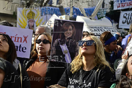 Seguidores de Cristina Fernández inician masiva marcha de apoyo en Argentina
