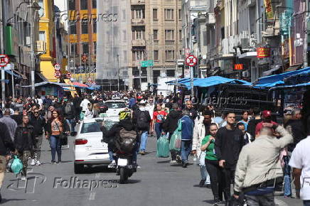 Movimentação na região da rua  25 de Março em São Paulo