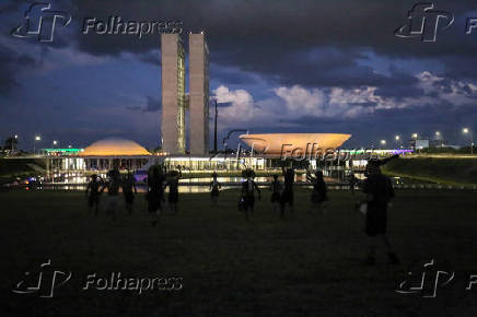 Indigenas tentam invadir Congresso Nacional durante marcha do ATL