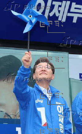 Liberal party's presidential candidate campaigns in Uijeongbu