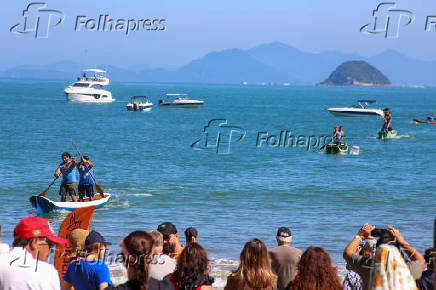 Corrida de canoa no 30º Festival do Camarão da Almada
