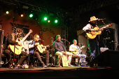 Virada Cultural - Cantor e violeiro Xangai no palco da Sé