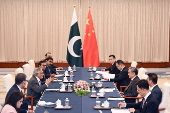 Pakistani deputy prime minister visits China