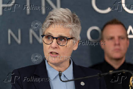 Minnesota police, FBI hunt suspect in deadly shooting of Democratic state lawmakers