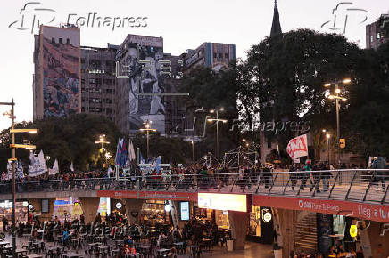 Teachers and students march in Buenos Aires for public education