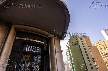 Fachada do INSS no Viaduto Santa Ifigênia em São Paulo