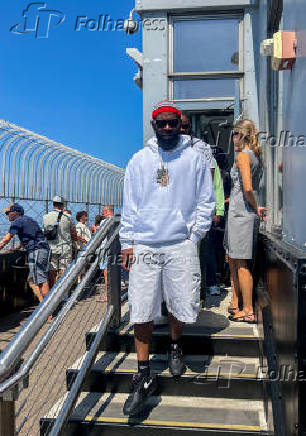 Odumodublvck visitou o empire state building para celebrar o novo single ?pity this boy? ft. Victony.