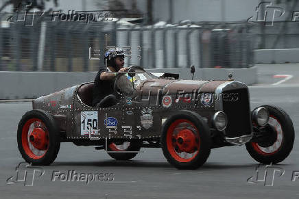 Automóviles antiguos compiten en el XIII Gran Premio Histórico en Ciudad de México